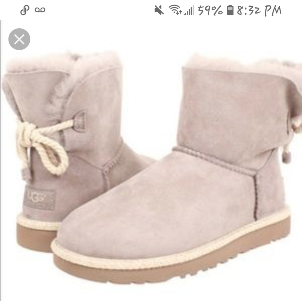 ✴NOT FOR SALE✴ISO either one pictured size 8